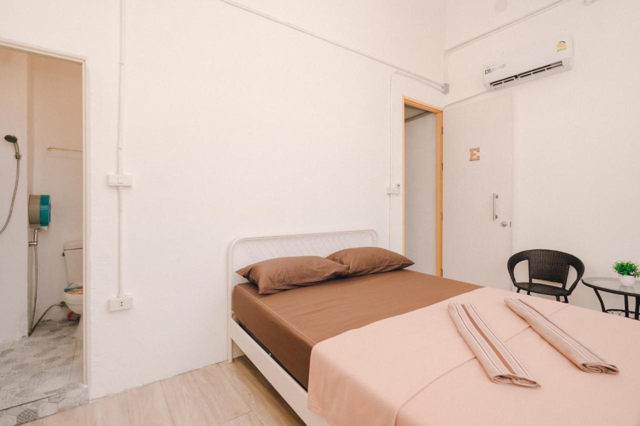 Liberta Hostel Bangkok Exterior photo