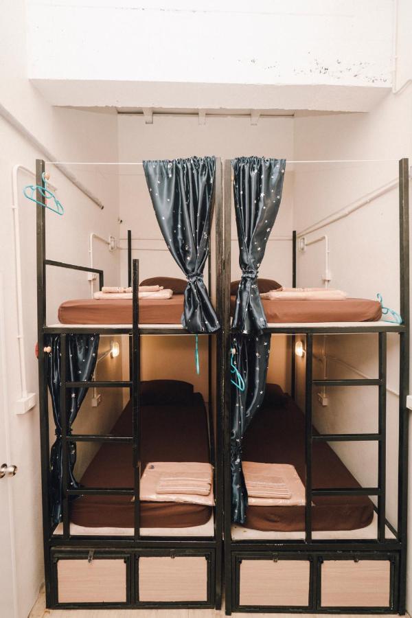Liberta Hostel Bangkok Exterior photo